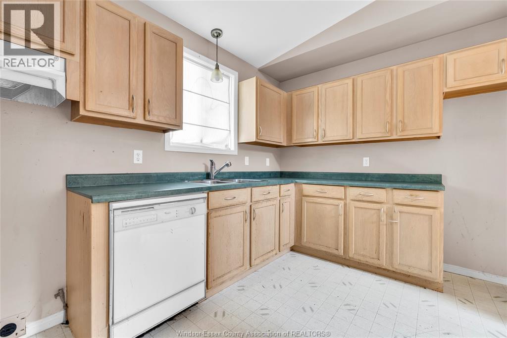 3-bedroom Single Family at 2722 Cappelletto, Windsor — photograph 3