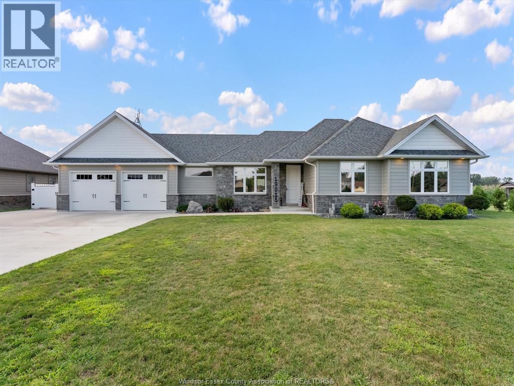3-bedroom Single Family at 19015 Haven Avenue, Tilbury — primary photograph