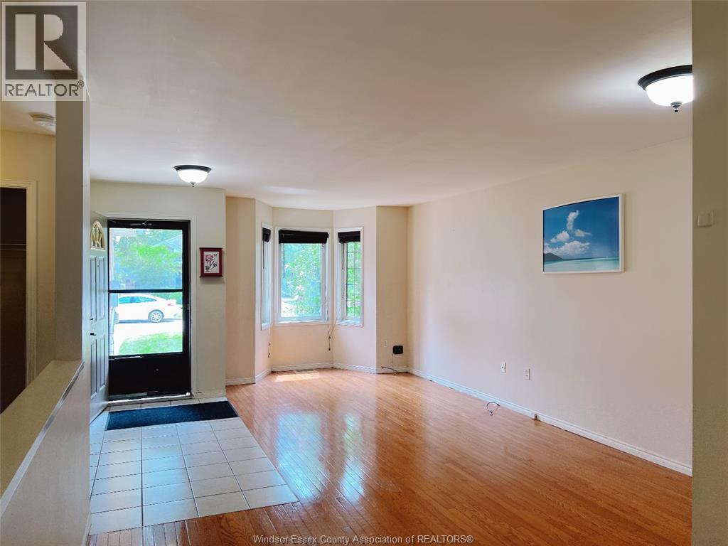 3-bedroom Single Family at 2620 Norfolk Street, Windsor — photograph 3