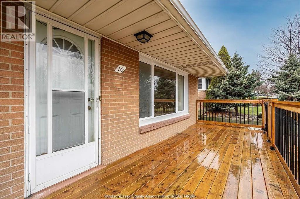 5-bedroom Single Family at 10 Countess, Leamington — photograph 3