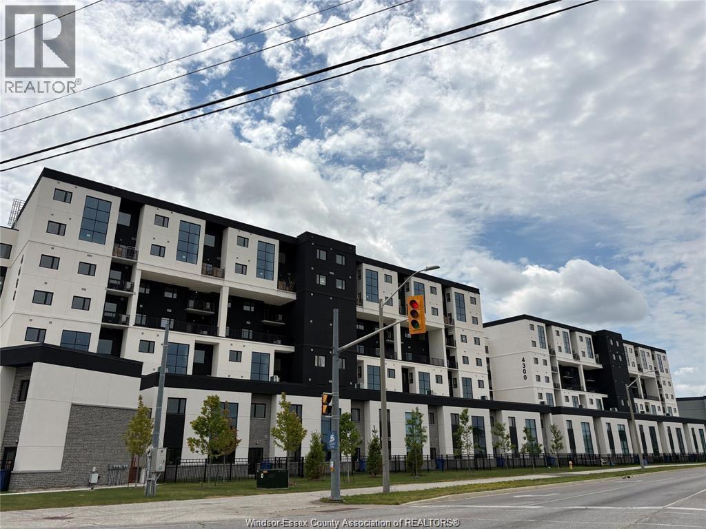 3-bedroom Single Family at 4300 Laurier Parkway #611, LaSalle — primary photograph