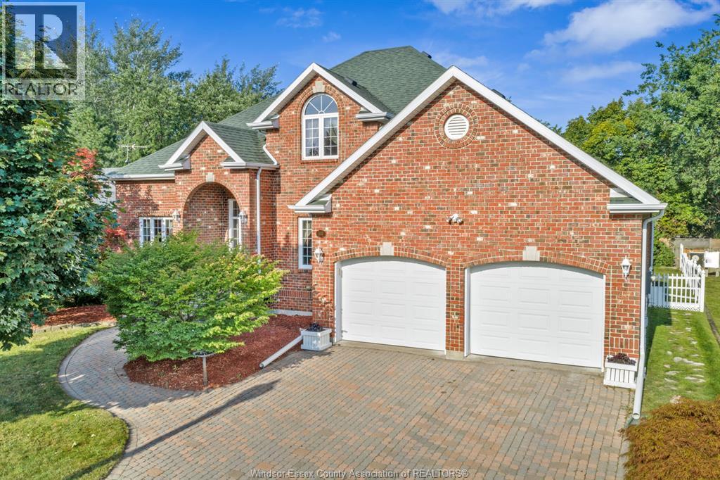 4-bedroom Single Family at 555 Christina Crescent, Windsor — primary photograph