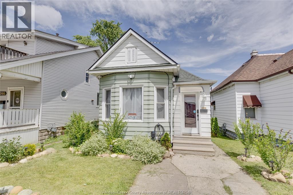 3-bedroom Single Family at 1108 Assumption Street, Windsor — primary photograph