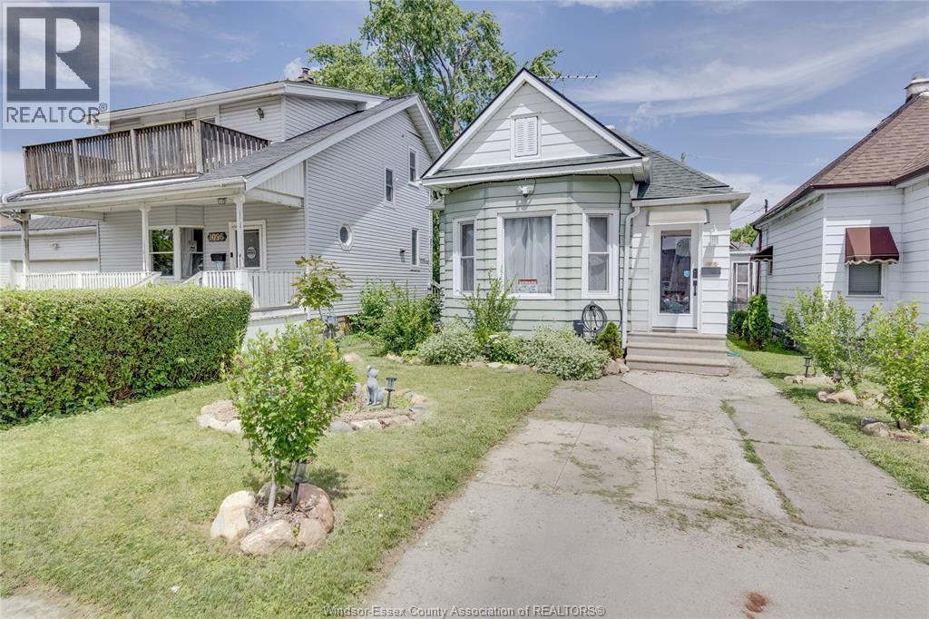 3-bedroom Single Family at 1108 Assumption Street, Windsor — photograph 2