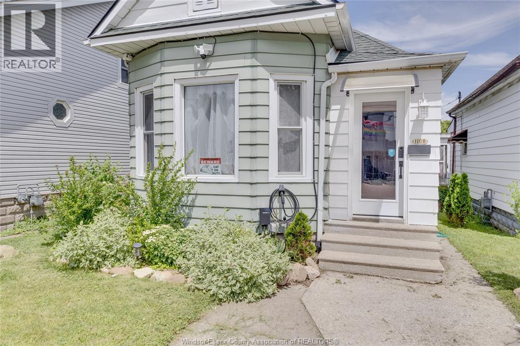 3-bedroom Single Family at 1108 Assumption Street, Windsor — photograph 3