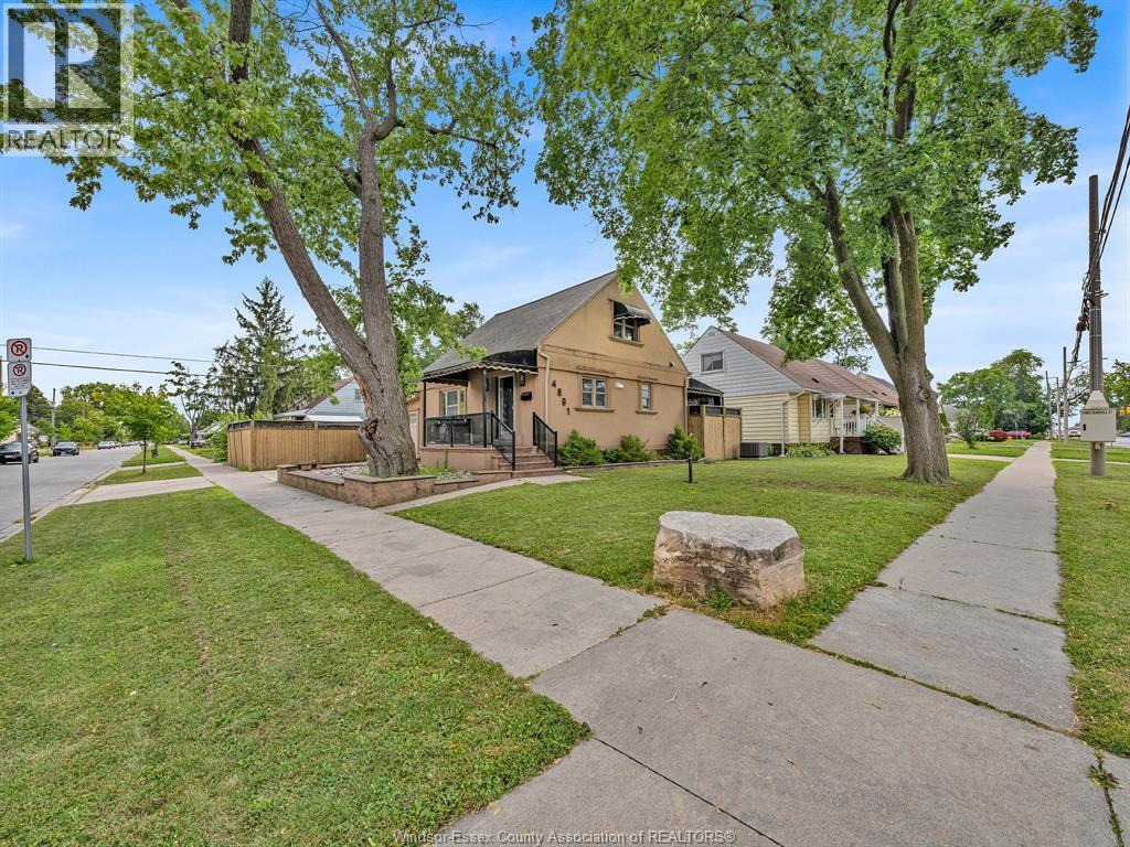 3-bedroom Single Family at 4891 Seminole, Windsor — photograph 2