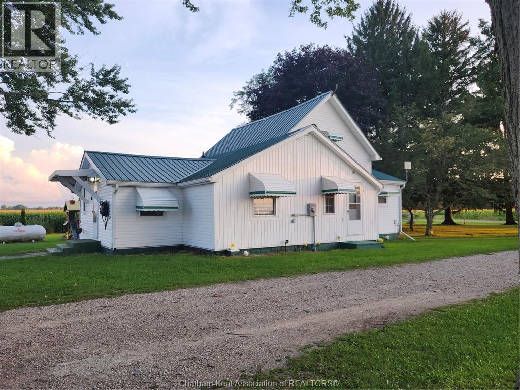 3-bedroom Single Family at 29395 Zone  4 Road, Thamesville — primary photograph