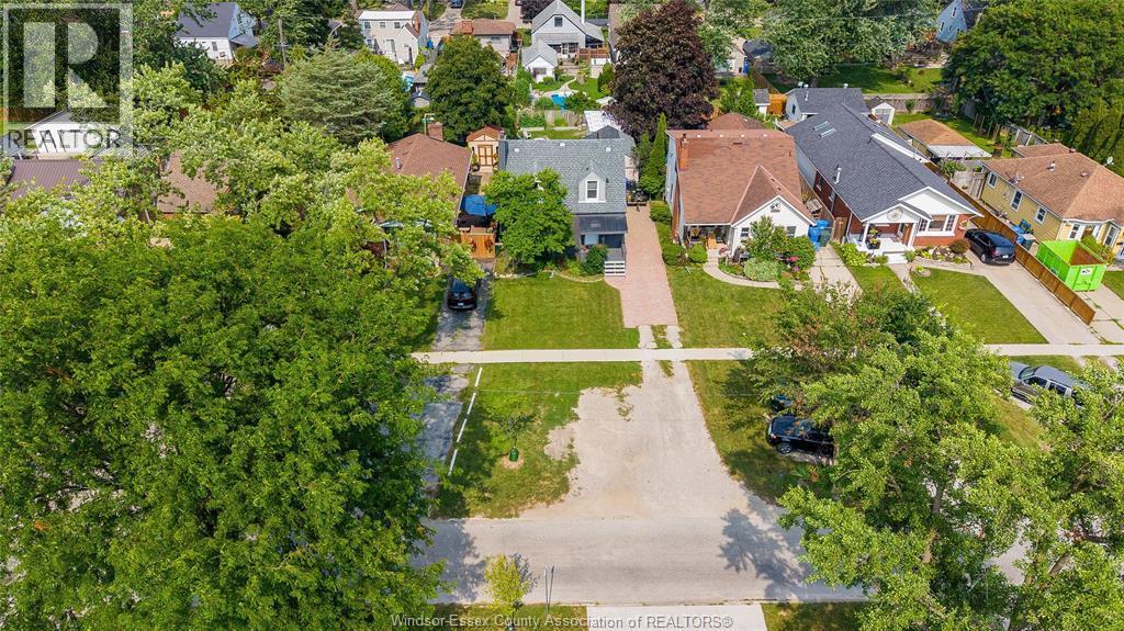 4-bedroom Single Family at 956 Homedale Boulevard, Windsor — photograph 2