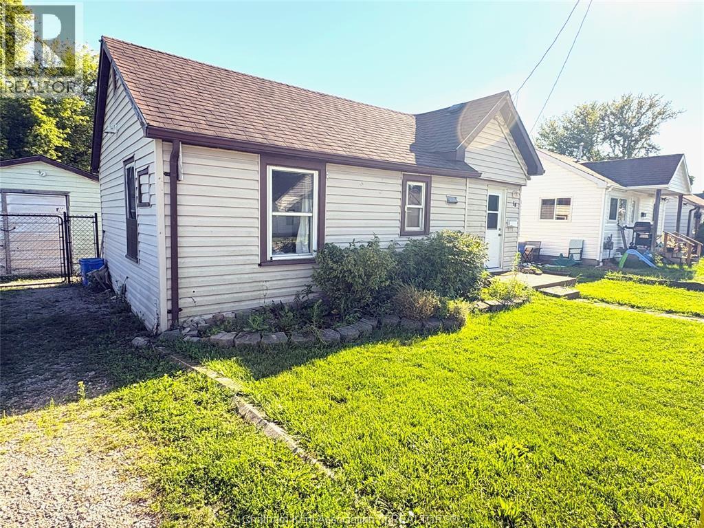 2-bedroom Single Family at 16 Wills Street, Wallaceburg — primary photograph