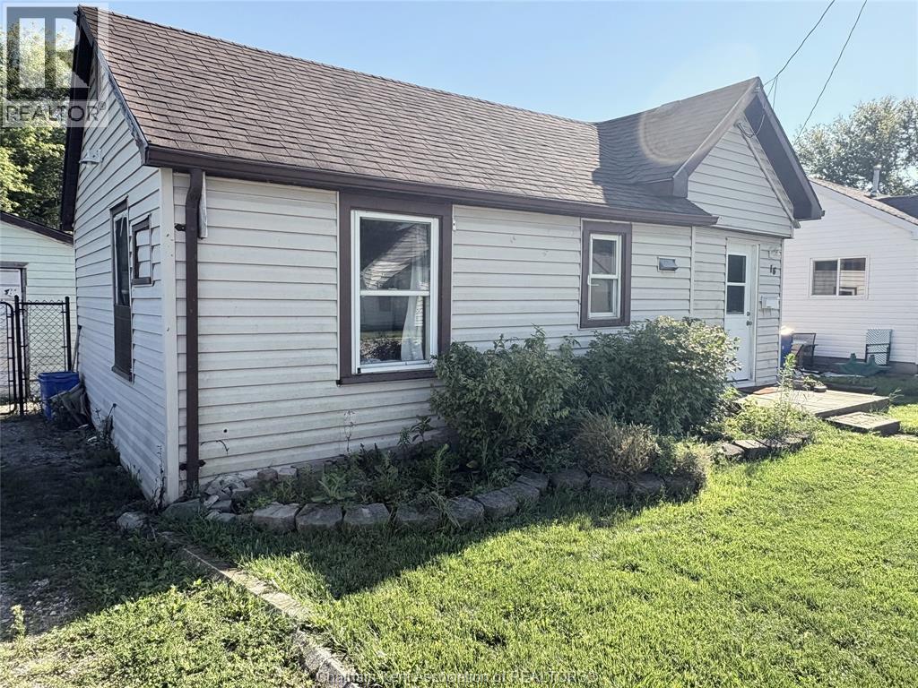 2-bedroom Single Family at 16 Wills Street, Wallaceburg — photograph 2