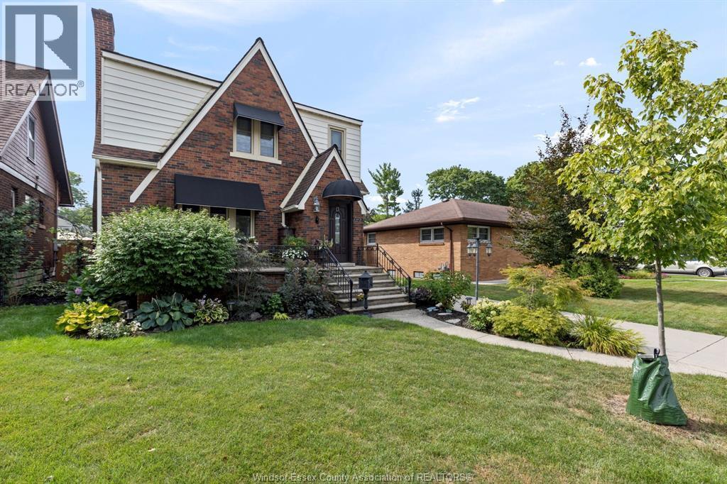 3-bedroom Single Family at 2079 Verdun, Windsor — photograph 2