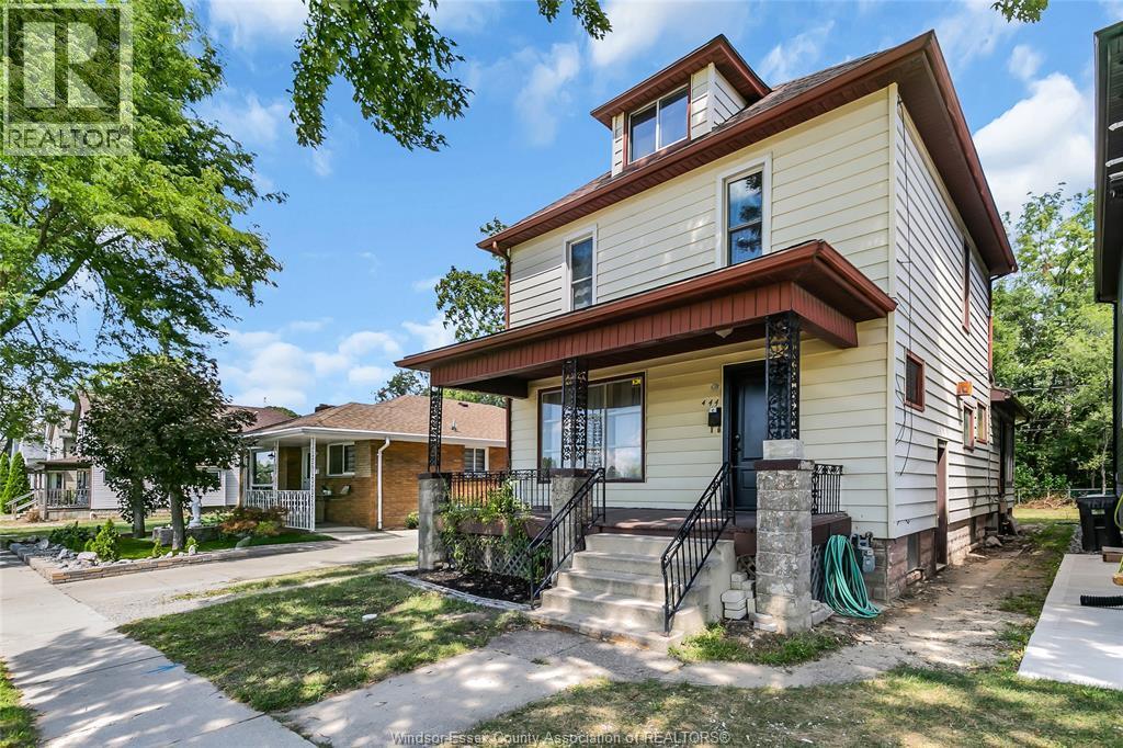 4-bedroom Single Family at 444 Crawford, Windsor — photograph 2