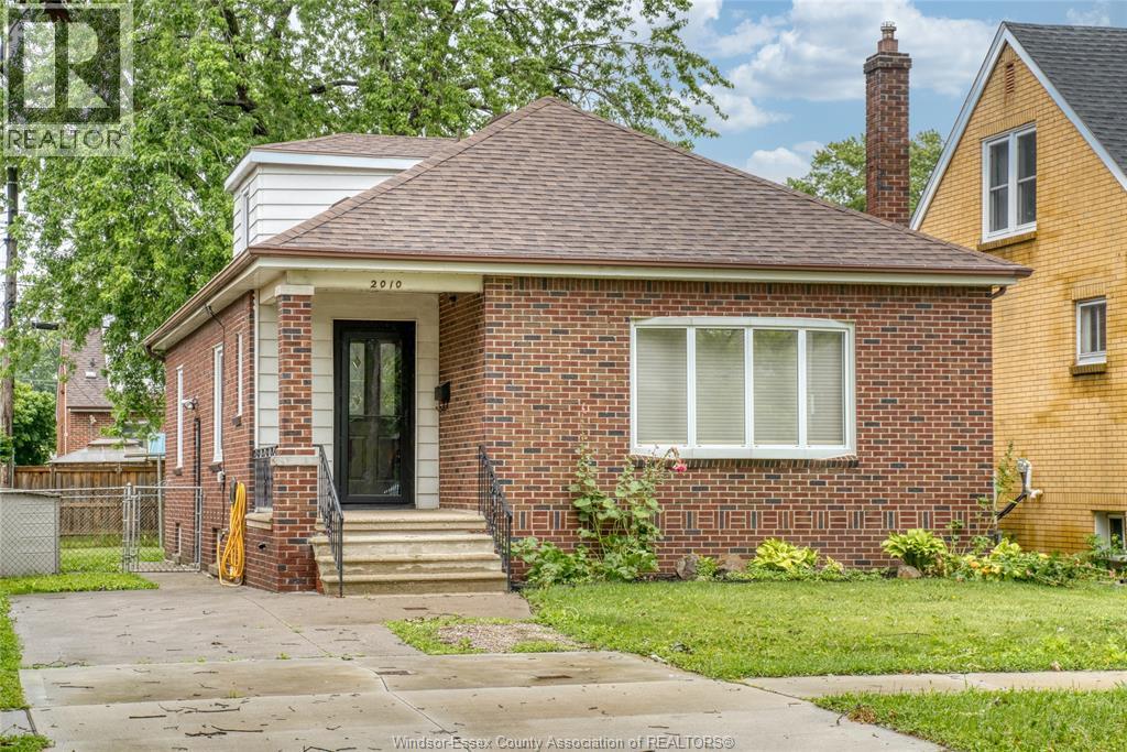 3-bedroom Single Family at 2010 Olive, Windsor — photograph 2