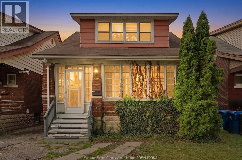 5-bedroom Single Family at 497 Rankin Avenue, Windsor — primary photograph