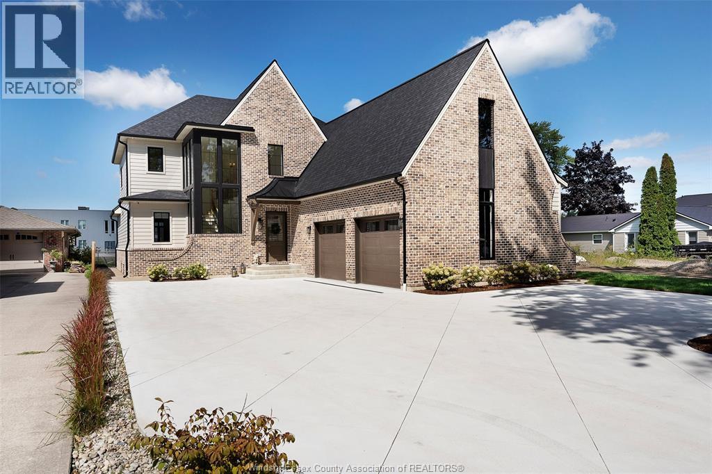 7-bedroom Single Family at 457 Arlington Boulevard, Tecumseh — primary photograph