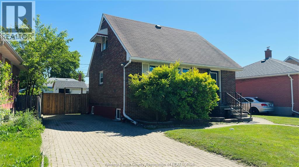 4-bedroom Single Family at 3519 Tecumseh Road, Windsor — photograph 2