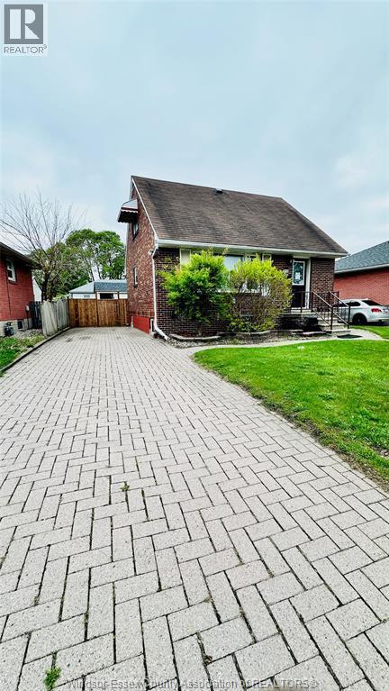 4-bedroom Single Family at 3519 Tecumseh Road, Windsor — photograph 3