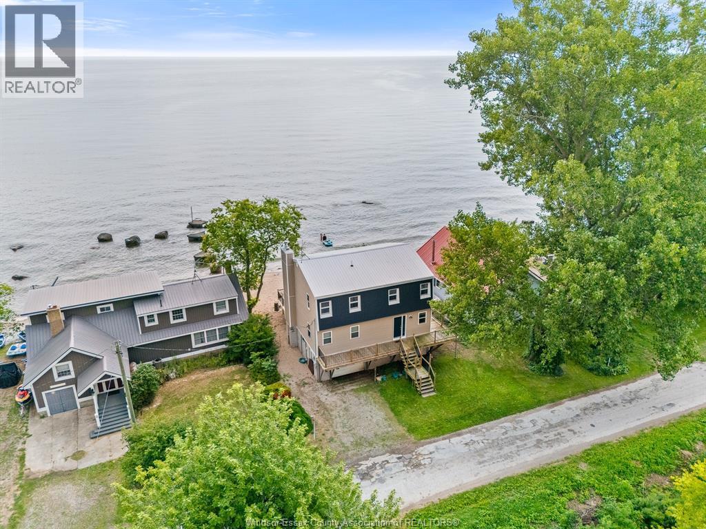 4-bedroom Single Family at 1435 East Shore Road, Pelee Island — primary photograph