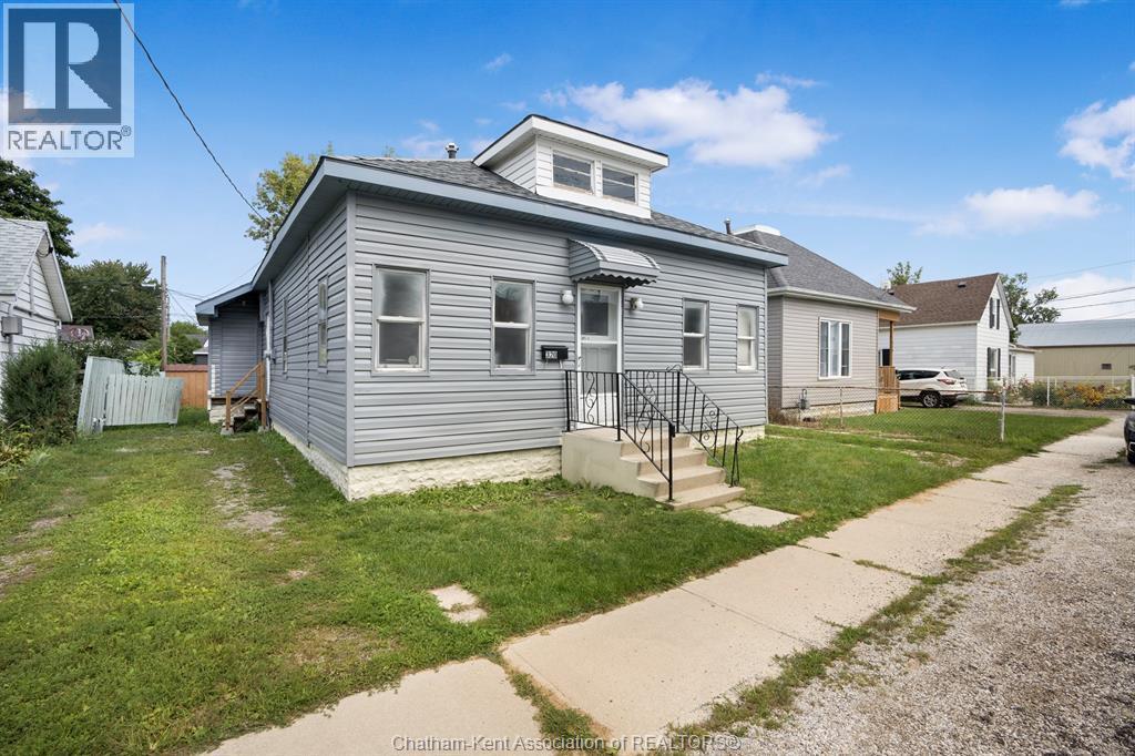 Multi-family at 320 Lafontaine Street, Wallaceburg — primary photograph