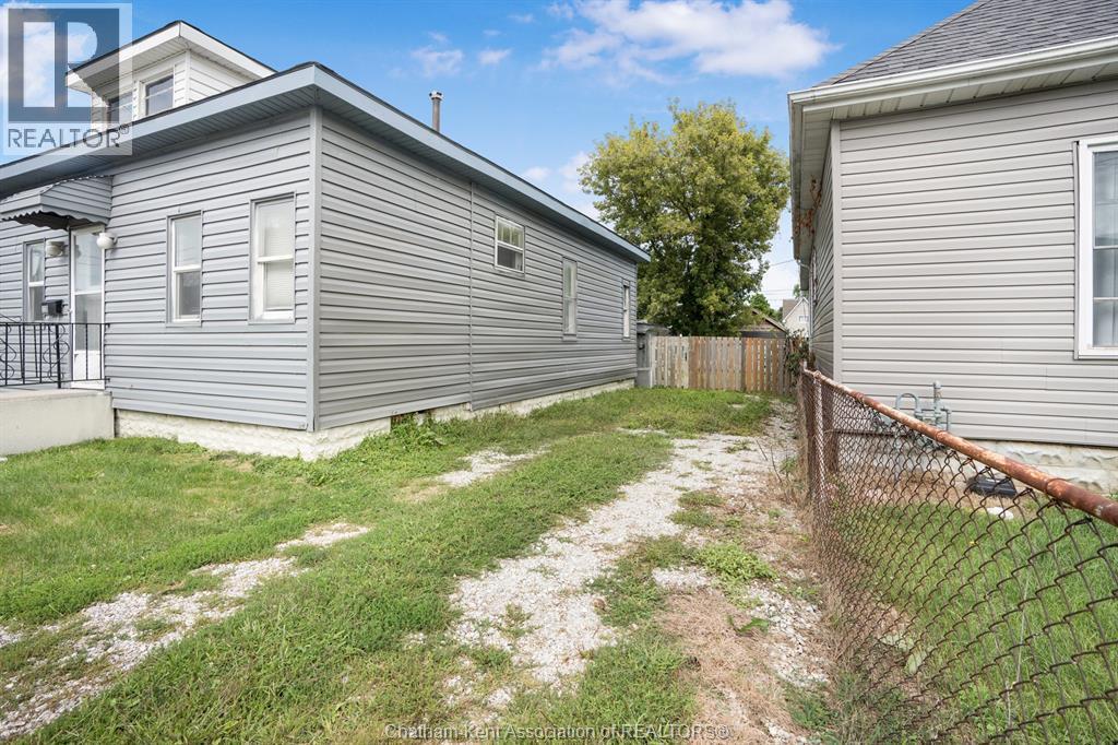 Multi-family at 320 Lafontaine Street, Wallaceburg — photograph 3