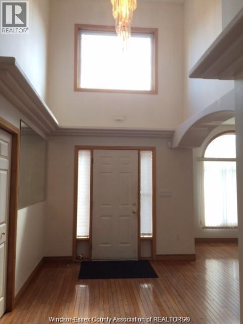 5-bedroom Single Family at 512 John Harvey, Windsor — photograph 2