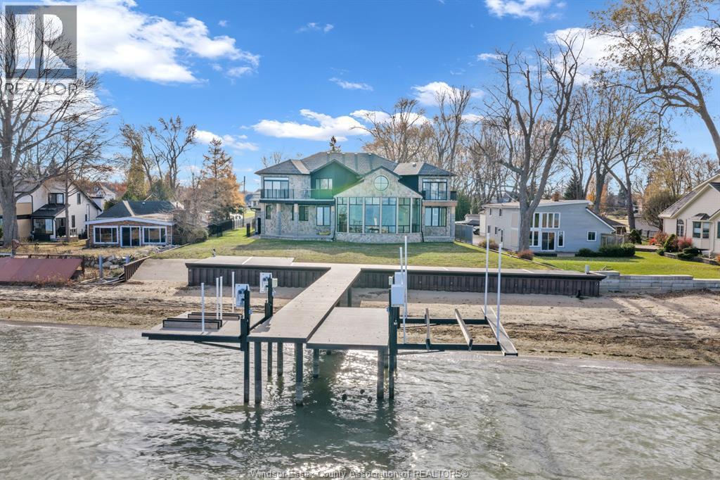 5-bedroom Single Family at 720 Old Tecumseh Road, Lakeshore — photograph 3