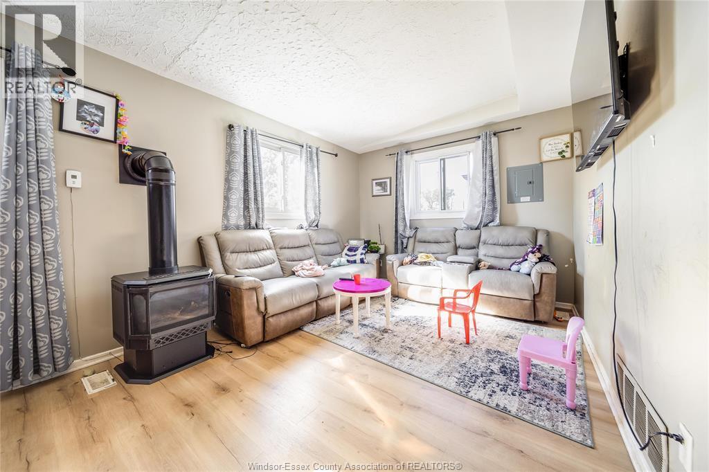 3-bedroom Single Family at 1249 Marentette Avenue, Windsor — photograph 3