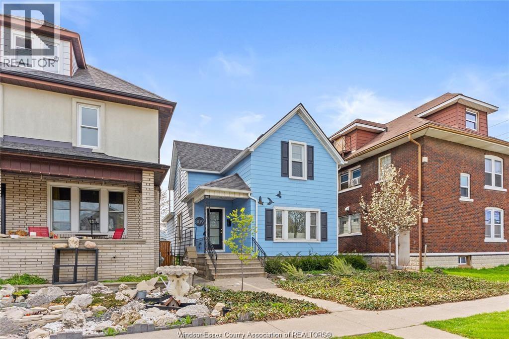 3-bedroom Single Family at 809 Gladstone, Windsor — photograph 2