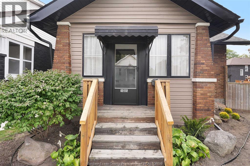 3-bedroom Single Family at 1605 Dougall Avenue #UPPER, Windsor — photograph 2