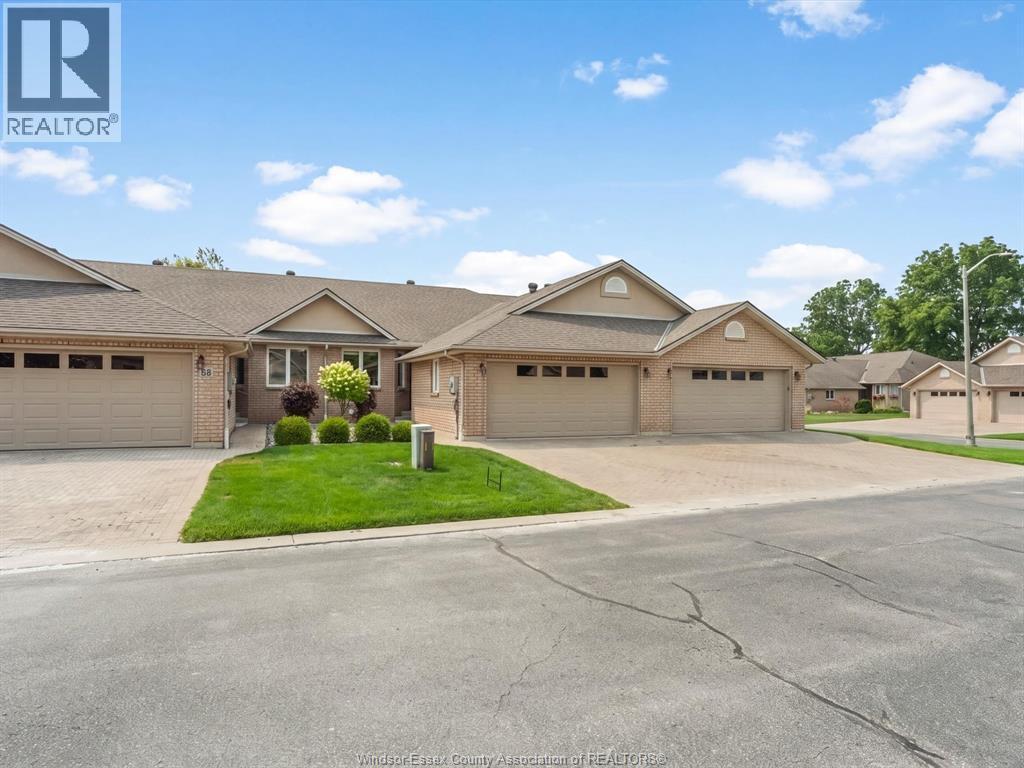 3-bedroom Single Family at 85 Crosswinds Boulevard #5, Kingsville — photograph 2