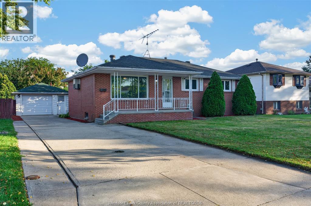 3-bedroom Single Family at 5015 Colbourne, Windsor — primary photograph