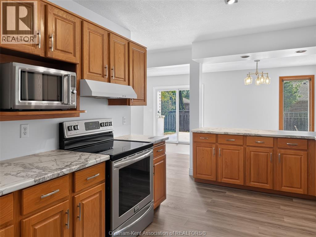 4-bedroom Single Family at 102 Northern Pine Place, Chatham — photograph 3