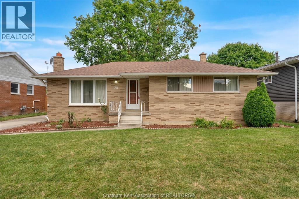 3-bedroom Single Family at 126 Partridge Crescent, Chatham — photograph 2