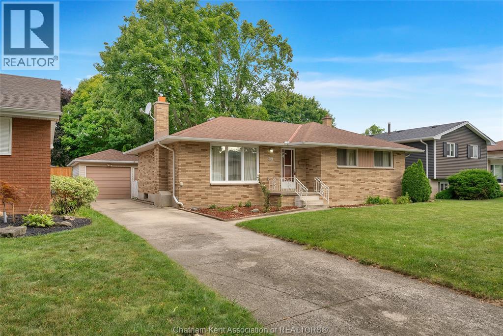 3-bedroom Single Family at 126 Partridge Crescent, Chatham — photograph 3