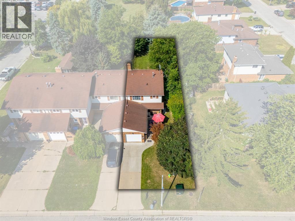 3-bedroom Single Family at 70 Remark Drive, Kingsville — photograph 3
