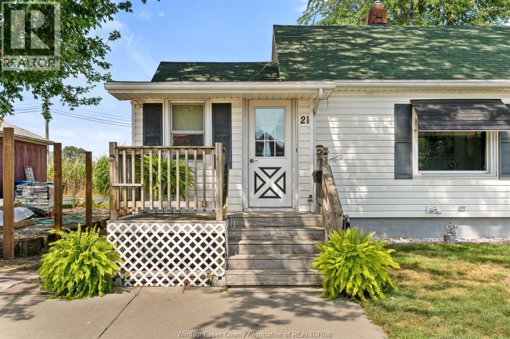 3-bedroom Single Family at 21 Melrose Avenue, Leamington — primary photograph