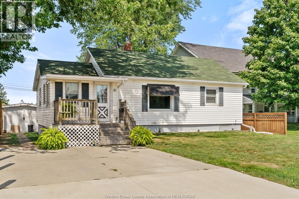 3-bedroom Single Family at 21 Melrose Avenue, Leamington — photograph 2