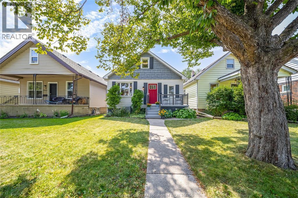 4-bedroom Single Family at 1641 Hall Avenue, Windsor — primary photograph