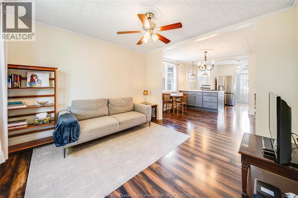 4-bedroom Single Family at 1641 Hall Avenue, Windsor — photograph 3