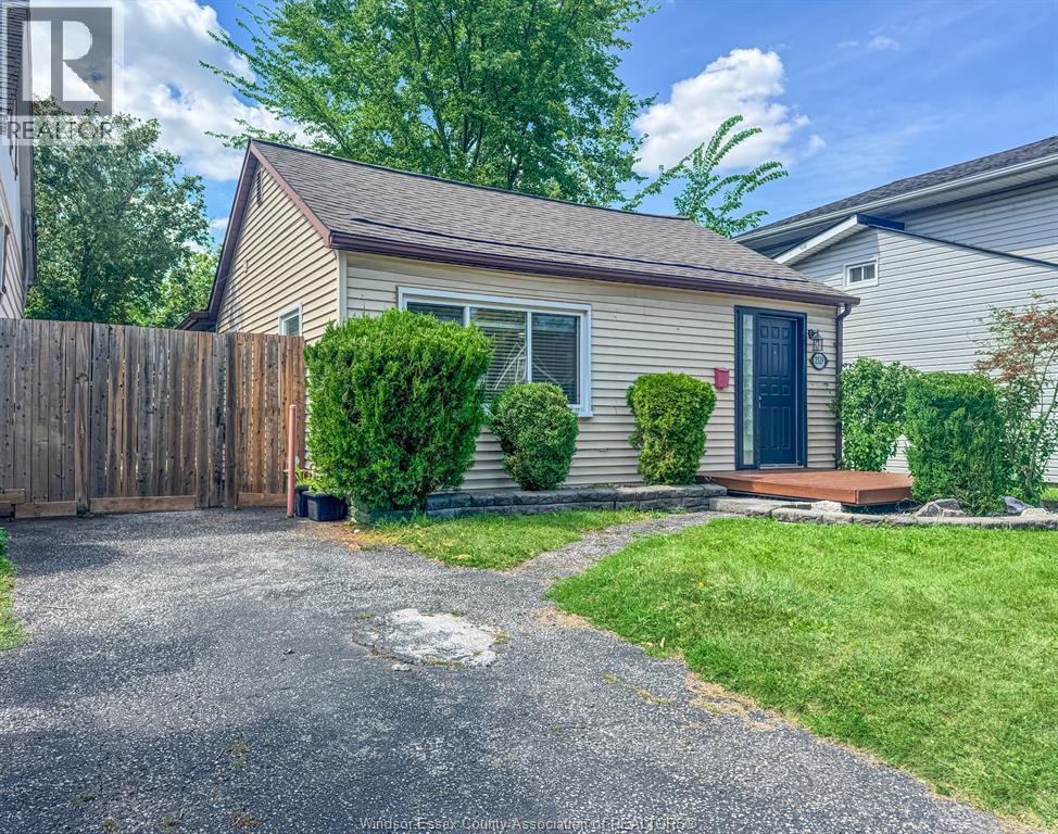 2-bedroom Single Family at 2529 Alexis, Windsor — primary photograph