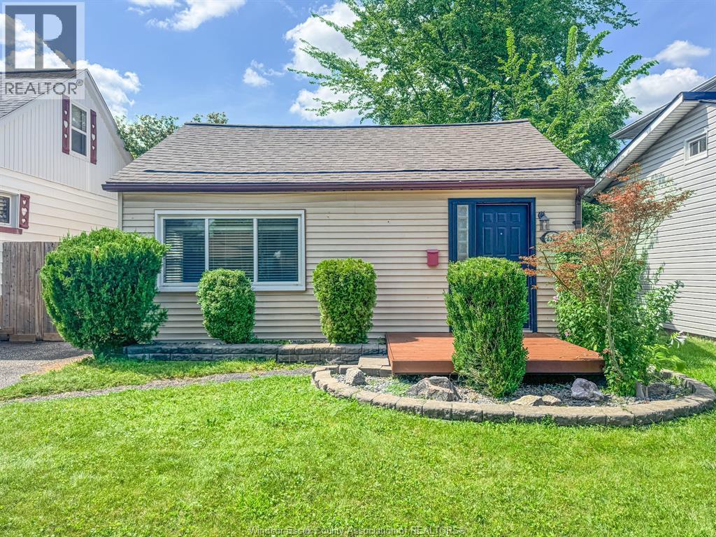 2-bedroom Single Family at 2529 Alexis, Windsor — photograph 2