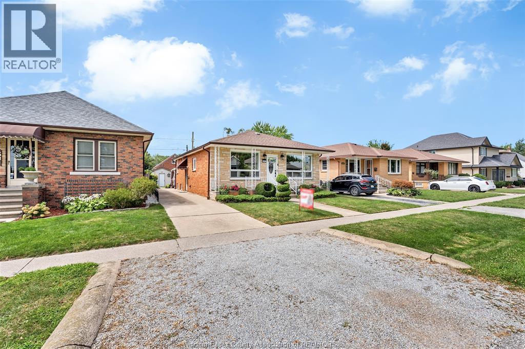4-bedroom Single Family at 2391 Meighen Road, Windsor — photograph 3