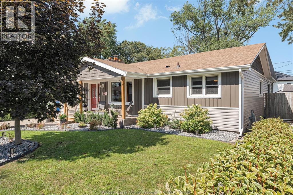 4-bedroom Single Family at 351 Superior Street, LaSalle — photograph 3