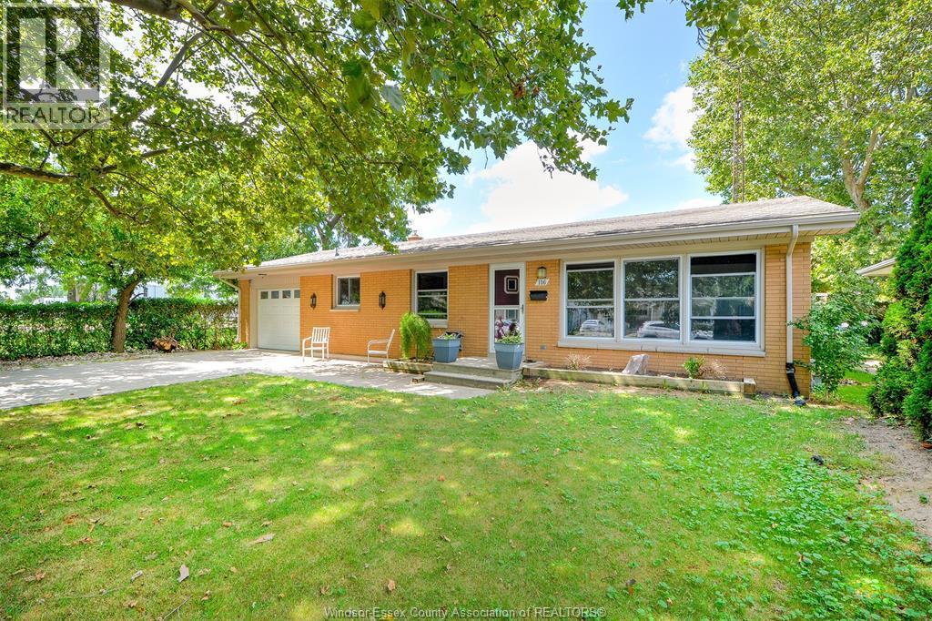 4-bedroom Single Family at 116 Queens Avenue, Leamington — photograph 2