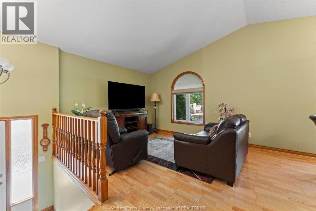 4-bedroom Single Family at 3948 Bliss Road, Windsor — photograph 3