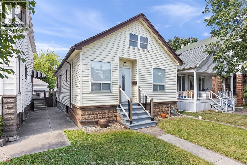 3-bedroom Single Family at 1167 Pierre Avenue, Windsor — photograph 2