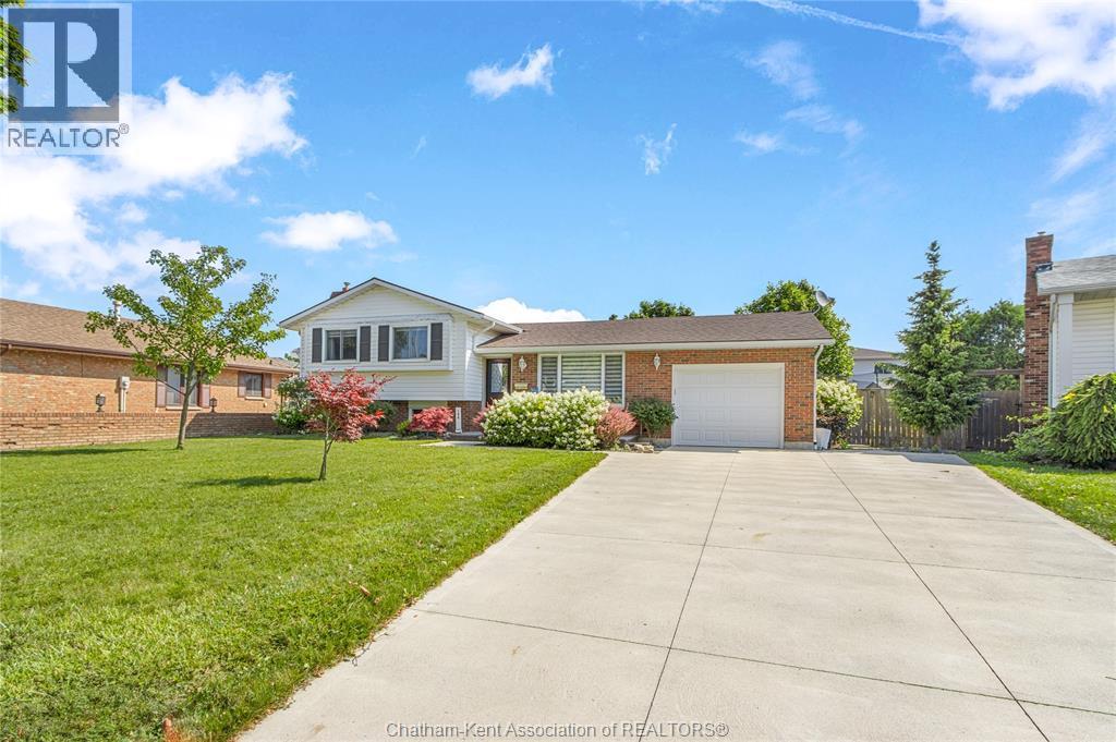 Single Family — 100 Argyle Crescent, Chatham, Ontario