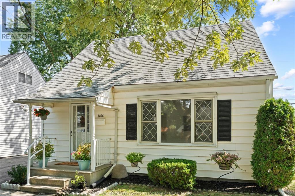 2-bedroom Single Family at 1336 Partington, Windsor — photograph 2