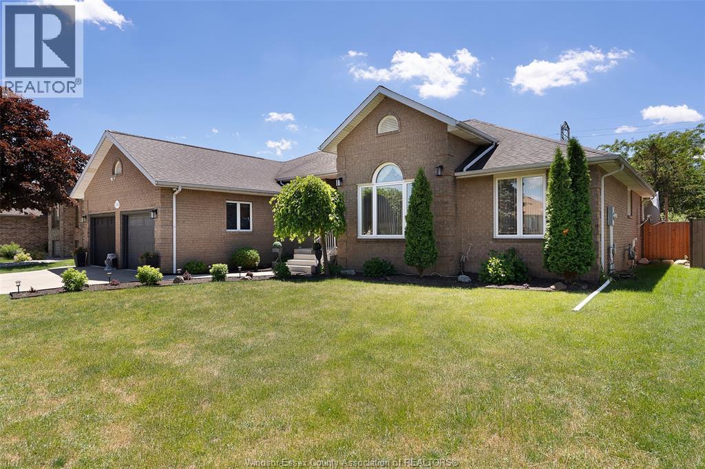 5-bedroom Single Family at 12339 Funaro Crescent, Tecumseh — photograph 2