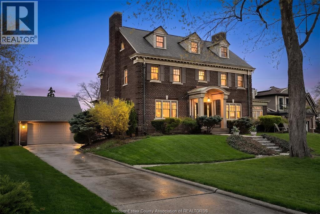 5-bedroom Single Family at 7505 Riverside Drive, Windsor — photograph 2